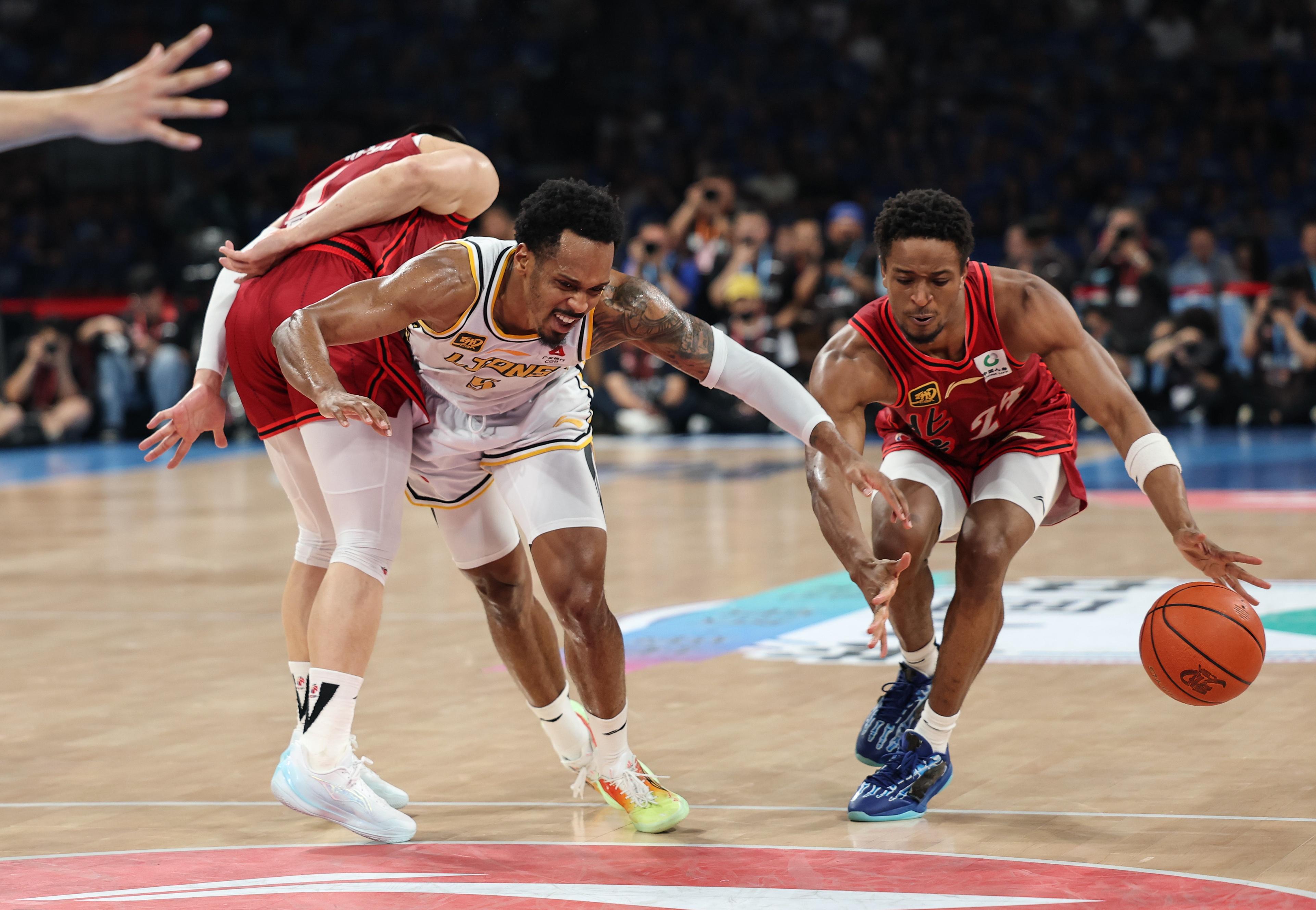 爱游戏-转会期突围战来临,广厦男篮围绕欧篮联刷新队史纪录,球迷炸锅,球队文化再被提及-爱游戏